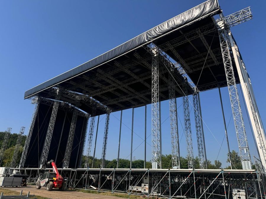 Outdoor festival mainstage roof structure